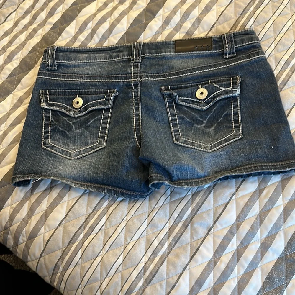 Celebrity Jean Shorts - Picture 4 of 5